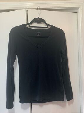 GAP Medium Black V-Neck Petite Top
